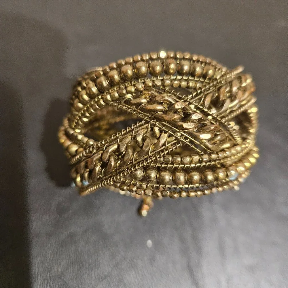 STRETCHABLE BRACELET, BRONZE BEADS AND LINCS ON WIRE, VINTAGE BOHO
